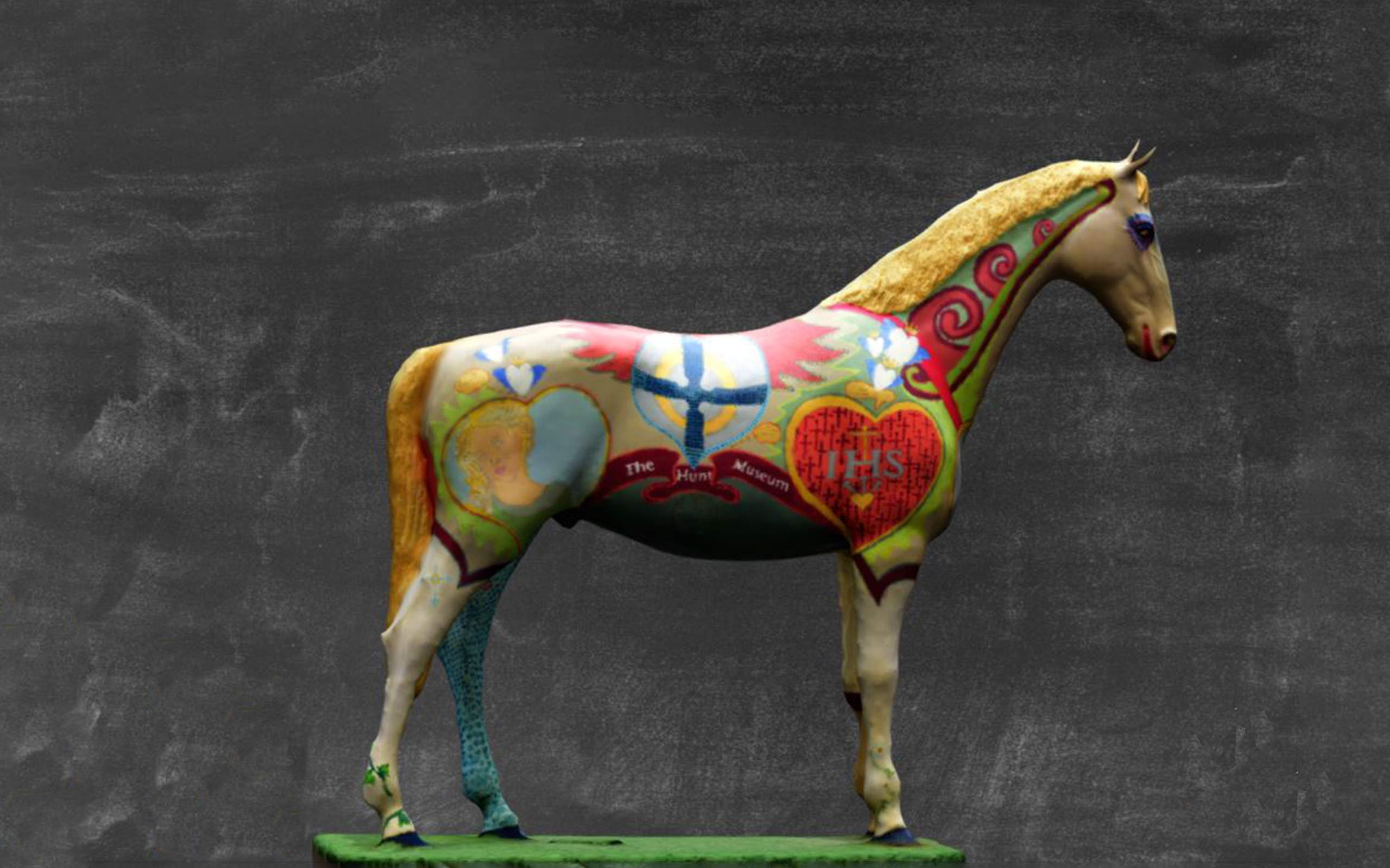 Animal Hunt 3D. Ornate statuette of a horse on a grey background